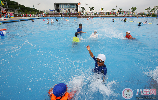 2017夏天宝宝在室外游泳会着凉吗 宝宝室外游泳注意事项