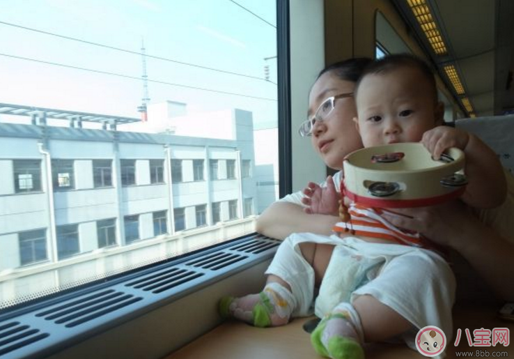 Baby|Baby小海绵坐高铁图片 几个月的婴儿可以坐高铁需要注意什么