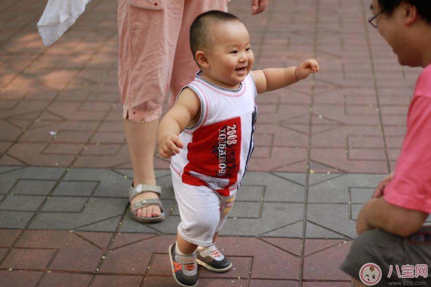 宝宝|如何教会孩子独立迈步 孩子走路怎么教