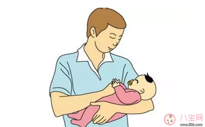 怎样竖抱宝宝 新生儿宝宝竖抱的正确姿势图解