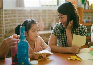 孩子只听老师的不停爸爸妈妈的 知道这个原因后爸爸妈妈沉默了