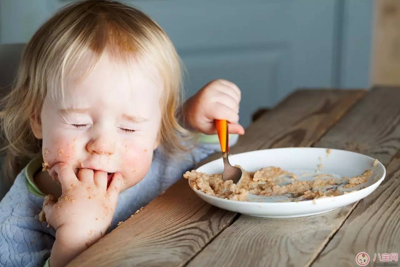 孩子即使不吃饭 也不要用食物勉强ta！