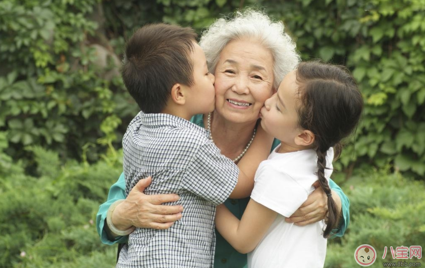 老人想带孩子怎么办 这种老人带孩子好处多