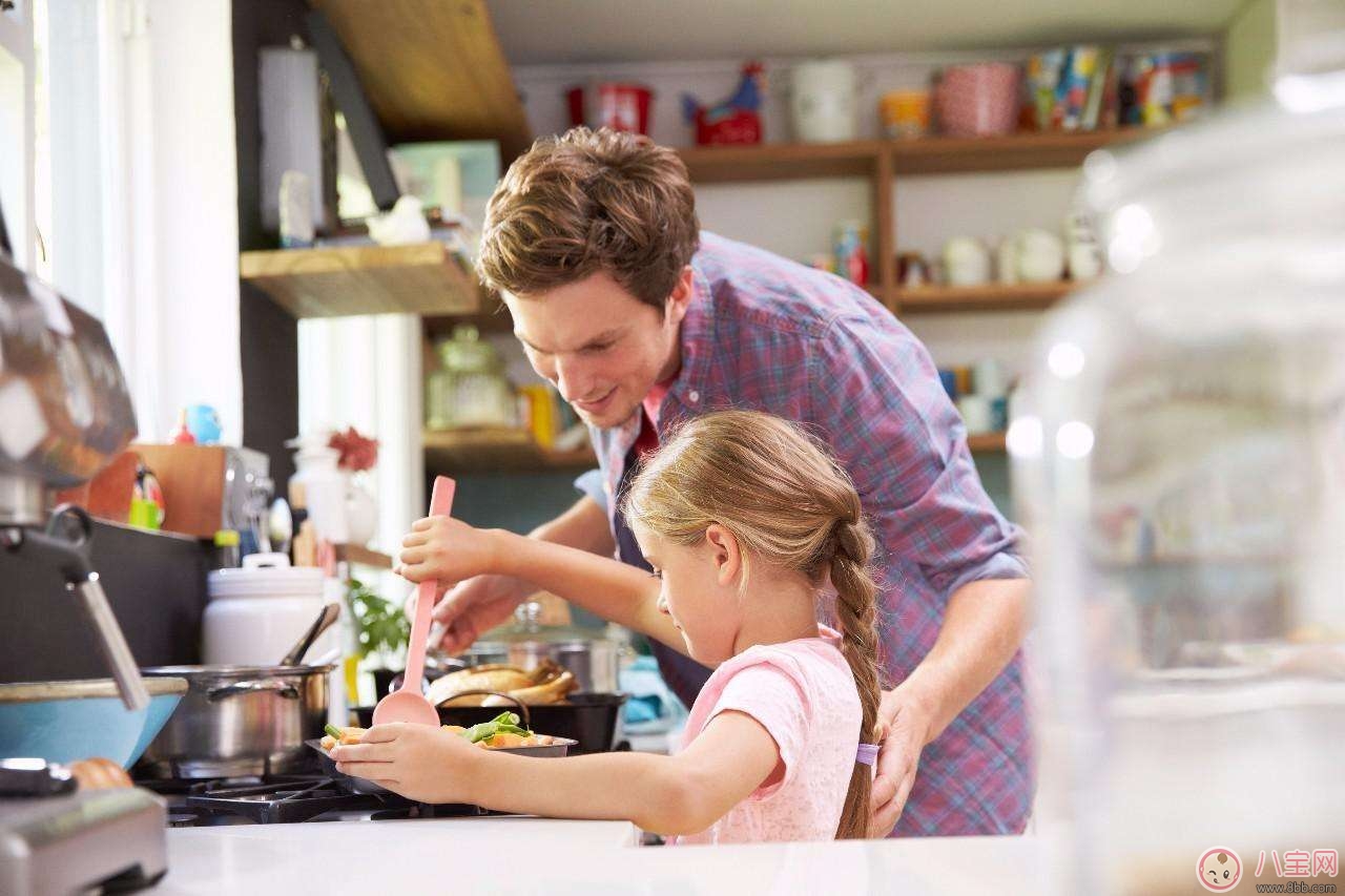 孩子帮忙做家务的好处 如何训练孩子做家务最有效