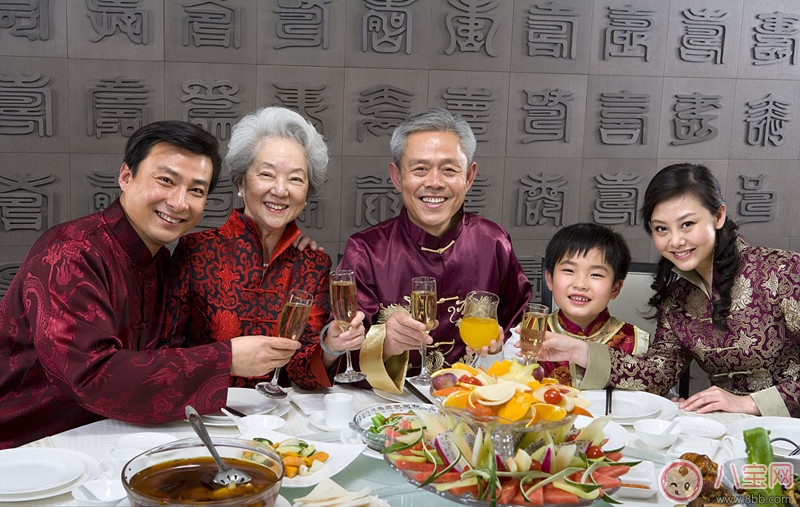 中秋节全家一起吃饭的好处如何让家族聚餐变有趣