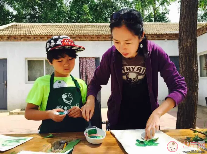 怎么培养孩子的艺术细胞 自己审美水平不高要把孩子送美术班吗