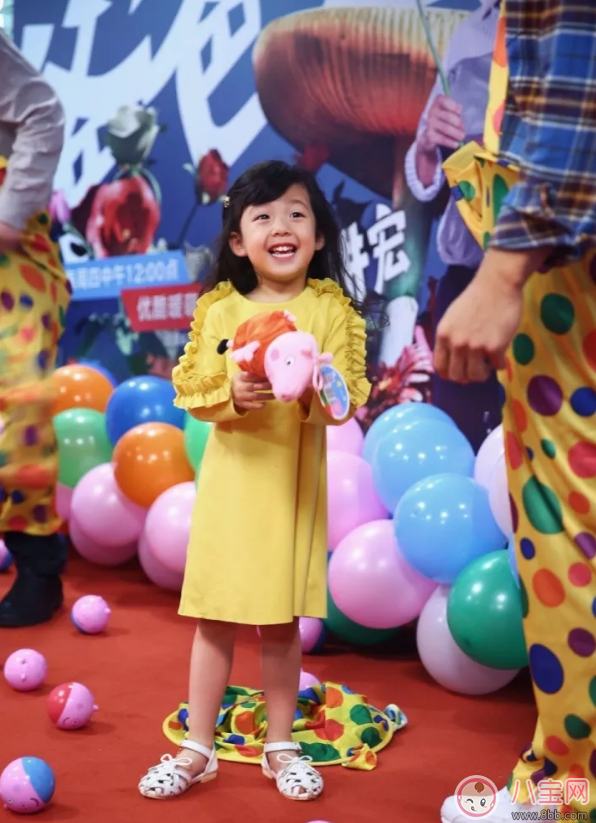 育儿|小泡芙幼时软萌照片有哪些 为什么小泡芙那么乖巧