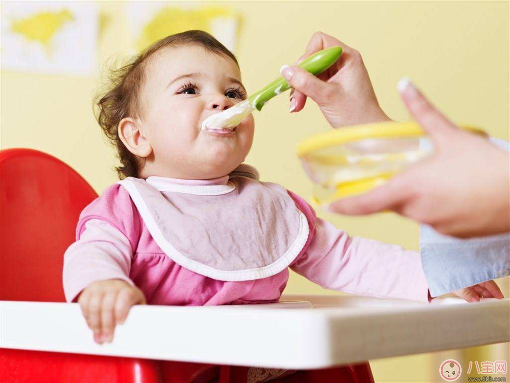 宝宝哺乳期应该如何吃辅食 宝宝先吃辅食还是奶