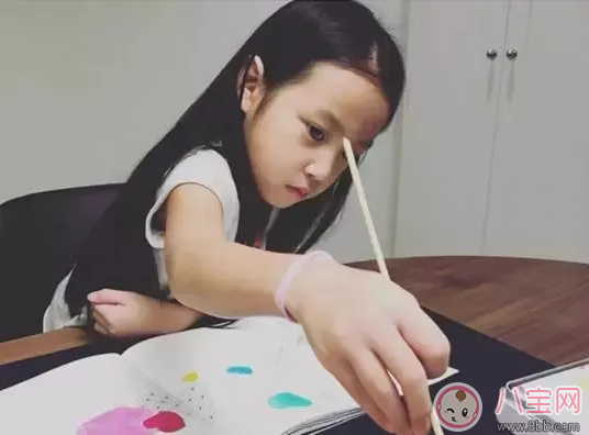 孩子特别喜欢在家具上涂涂画画怎么办 孩子喜欢涂涂画画是好事吗