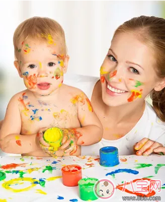 孩子特别喜欢在家具上涂涂画画怎么办 孩子喜欢涂涂画画是好事吗