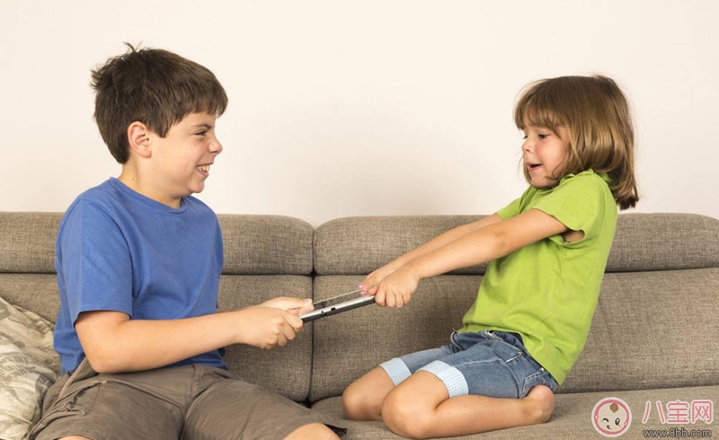 导致兄弟姐妹争吵的原因有哪些 如何面对处理孩子们吵架
