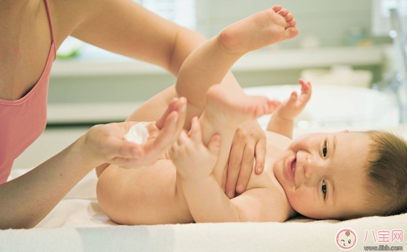导致宝宝尿布疹的原因有哪些 如何预防及治疗宝宝尿布疹