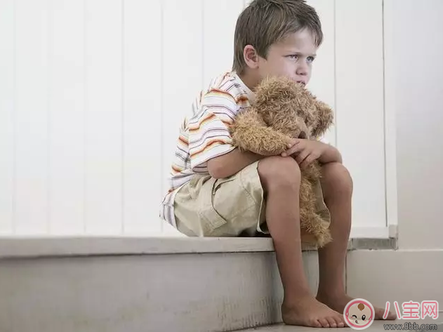 孩子个性孤僻不和他人交流怎么开导 孩子孤僻怎么办