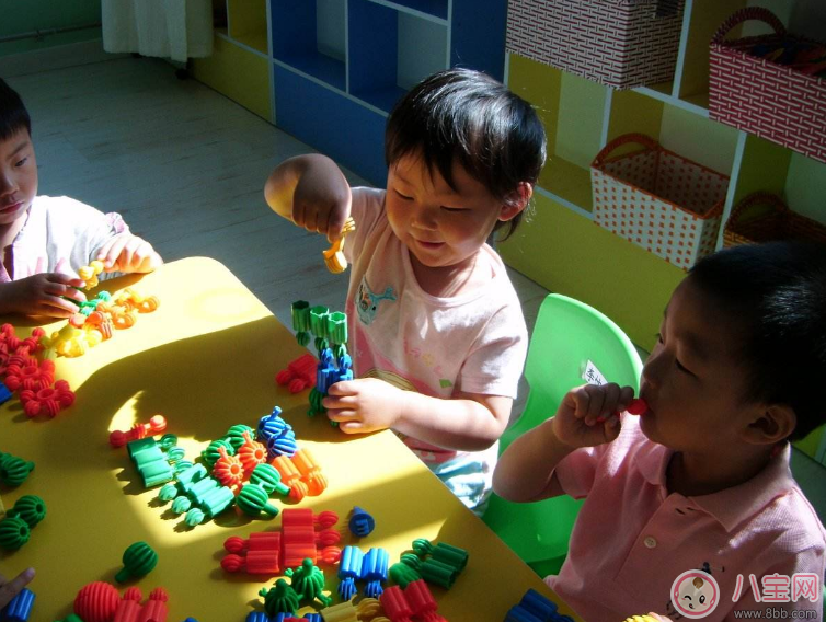 怎么知道幼儿园老师对孩子好不好 孩子在幼儿园过的怎么样怎么合理的知道