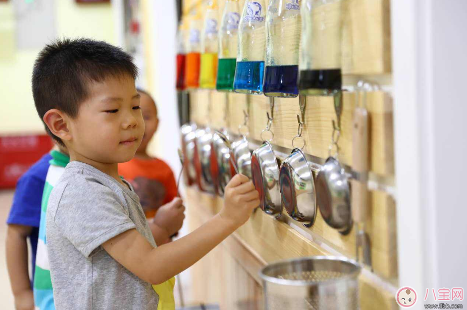 第一次送孩子上幼儿园发什么好 孩子上幼儿园伤心难过朋友圈说说