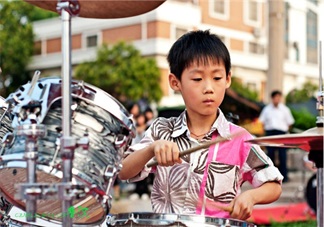 孩子多大学架子鼓好 孩子学架子鼓有什么好处吗