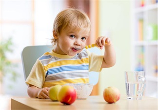 孩子食物倒流是什么情况 怎么避免食物倒流