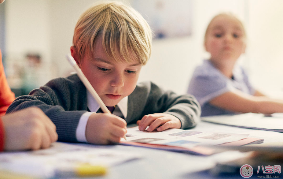 正确辅导孩子写作业的方法是什么 如何辅导孩子写作业效率最高