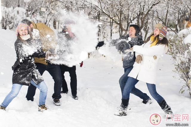 下雪了打雪仗怎么发朋友圈  2018下雪天打雪仗说说朋友圈带图