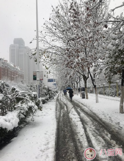 下雪了打雪仗怎么发朋友圈  2018下雪天打雪仗说说朋友圈带图