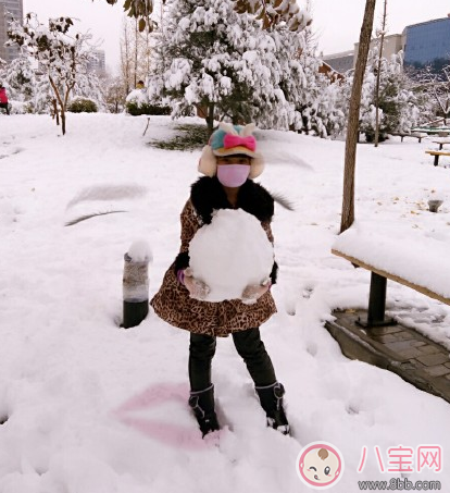 下雪天堆雪人的说说晒图 2018陪孩子堆雪人的说说朋友圈