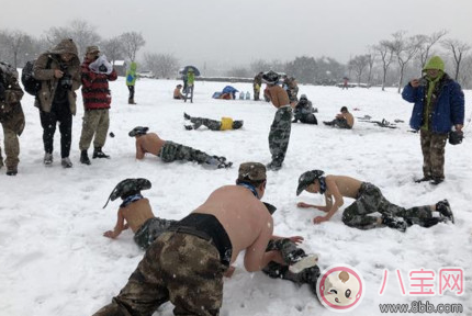 鹰爸式教育可不可取 2018鹰爸何烈胜雪地裸训幼儿