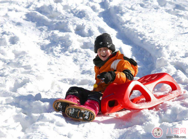 下雪路上结冰走路很滑的心情说说 路上结冰不好走的短语感慨