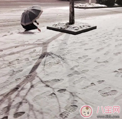 下雪火车动车停运怎么发朋友圈 下雪不能回家的心情句子说说