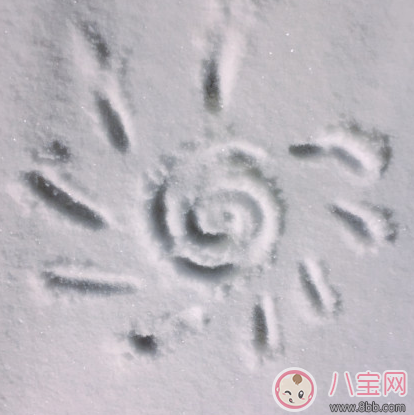 下雪天孩子开心地玩雪的说说 描写冬天玩雪的心情句子