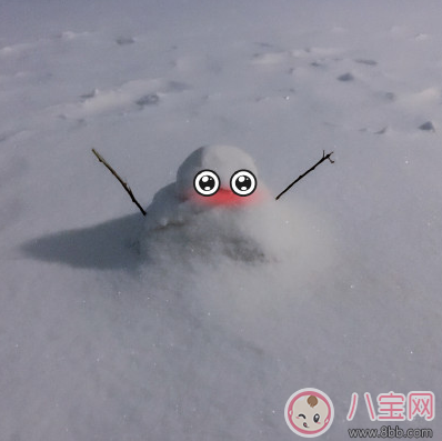 下雪天孩子开心地玩雪的说说 描写冬天玩雪的心情句子