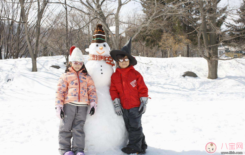 描写孩子玩雪的语句感慨 孩子看到雪高兴的心情说说