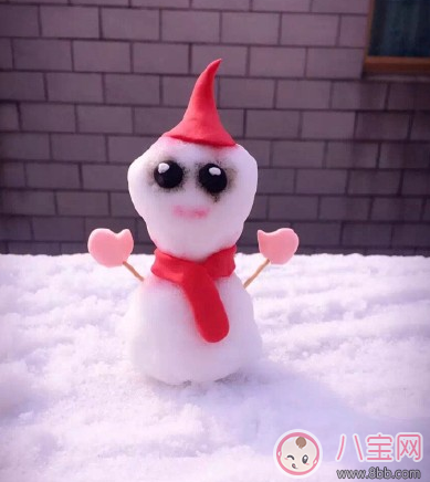 带孩子玩雪发朋友圈句子 宝宝第一次玩雪的心情说说