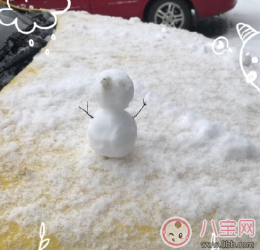 带孩子玩雪发朋友圈句子 宝宝第一次玩雪的心情说说