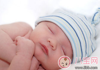 新生儿吃奶频繁睡觉短怎么回事新生儿睡觉时间