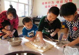 怎么在家陪孩子过元宵节 和孩子过元宵节玩什么游戏比较好