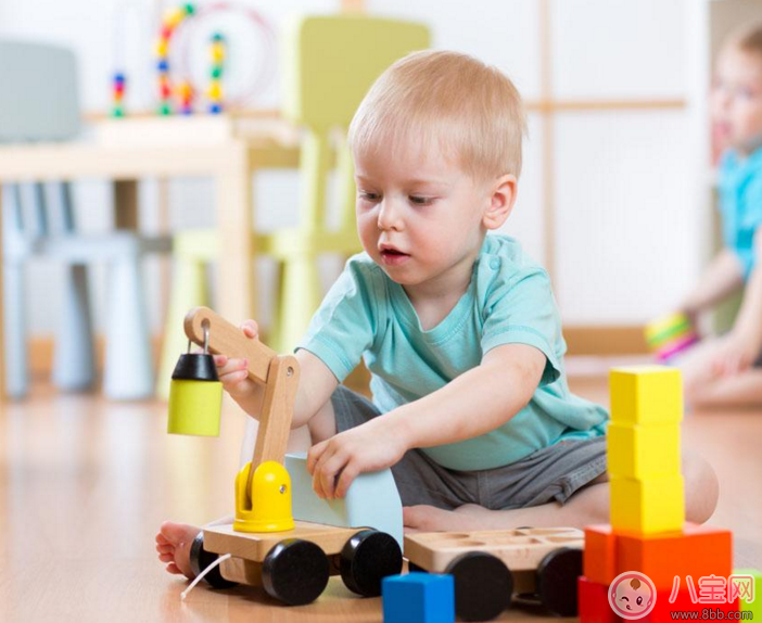 孩子上学老是哭怎么办 孩子哭闹不想上学应对措施