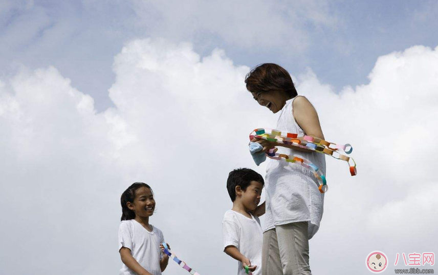 孩子上学喜欢过分打扮自己是什么原因 孩子打扮自己正常吗