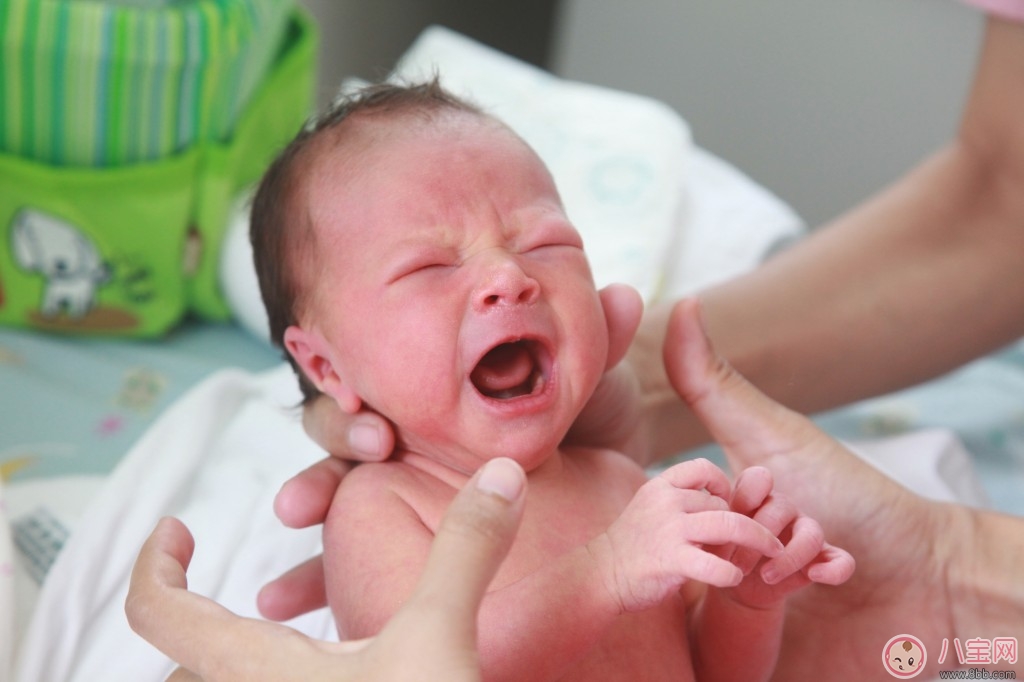 新生儿|新生儿嗓子呼噜呼噜的怎么回事 新生儿嗓子老是呼噜正常吗