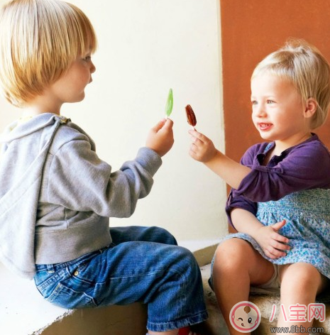 从小给孩子穿名牌好不好 孩子攀比不等于虚荣