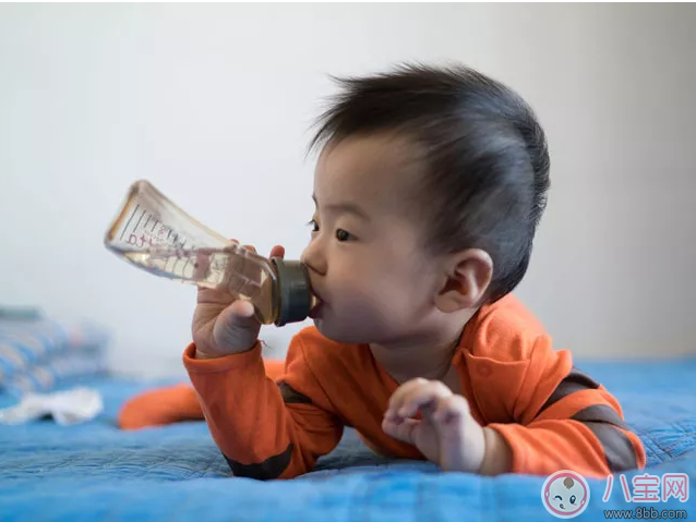 孩子喜欢喝甜甜的饮料不喝水怎么办 孩子不爱喝没味道的水怎么改