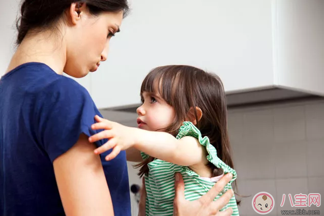 孩子黏人黏的特别的烦怎么办 孩子非常的黏人是为什么