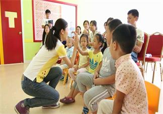 孩子在家叠衣服怎么夸奖好 孩子叠衣服正确夸奖方法