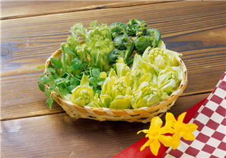 摘野菜住进ICU怎么回事 为什么吃野菜会中毒