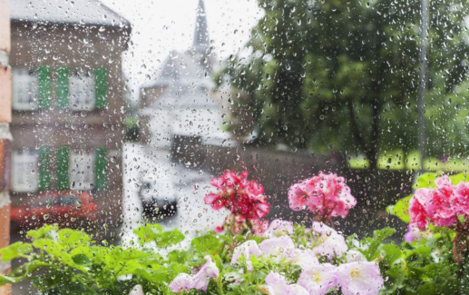 夏天连续暴雨的心情短语 2018夏季暴雨不断的感慨说说朋友圈