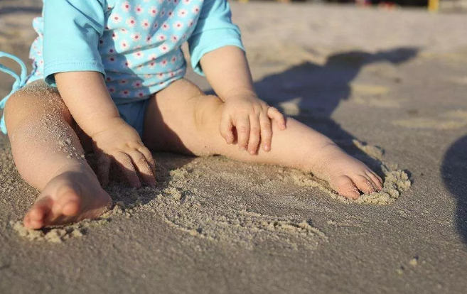 夏季孩子可以光脚吗 2018孩子光脚有什么好处