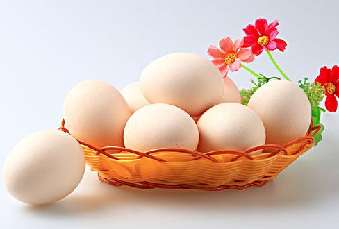 蛋黄和蛋白哪个营养价值高 鸡蛋一天最多吃几个