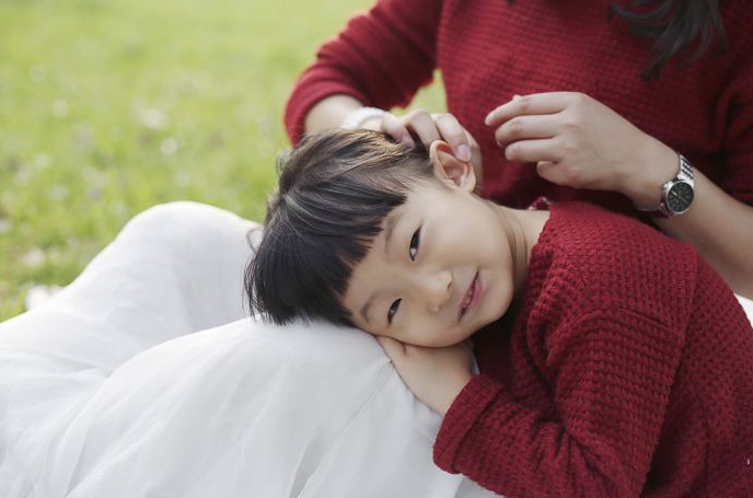 养女儿应该怎么做比较好 养女儿怎么给她最好的