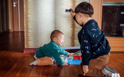 生二胎怎么给大宝的心理问题进行安抚 大宝在二胎后惹人讨厌怎么办