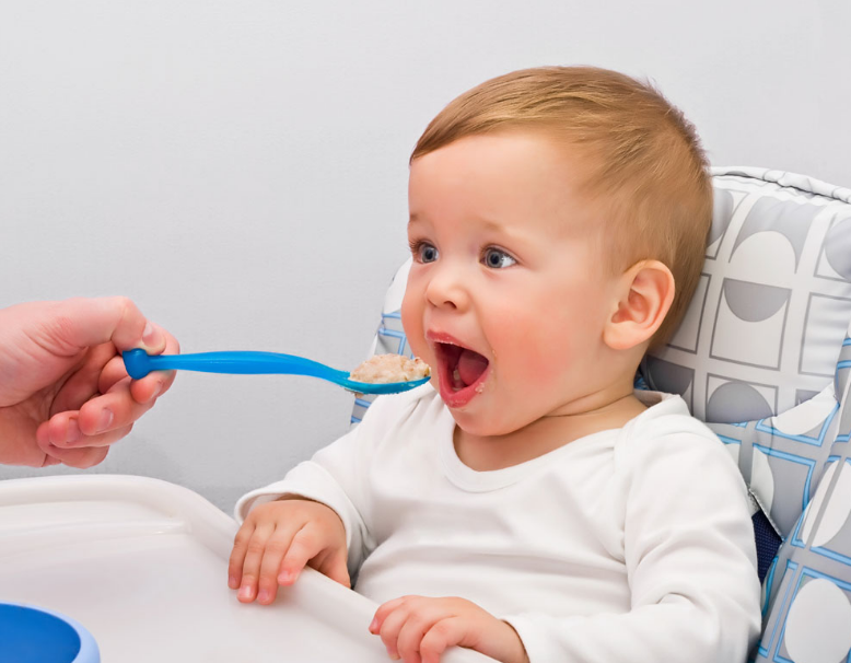 孩子|孩子开始吃辅食说说 孩子可以吃辅食了说说朋友圈