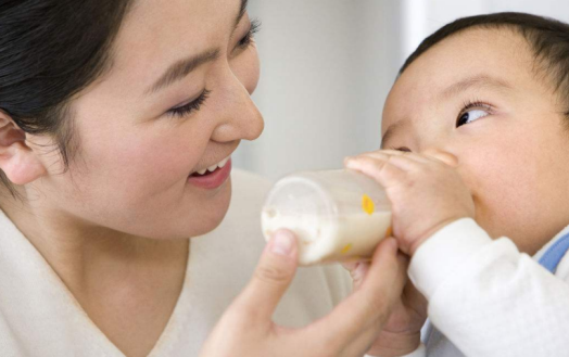 母乳有哪些营养成分   母乳的作用介绍